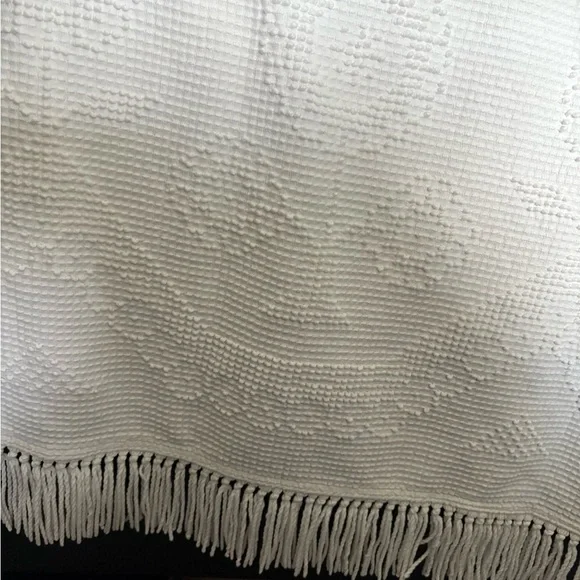 Morgan-Jones Martha Washington queen bedspread - Picture 3 of 8